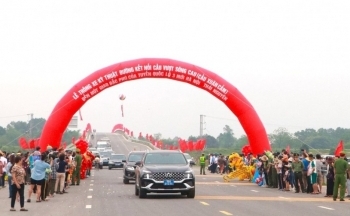 Cầu 200 tỷ đồng kết nối Hà Nội - Bắc Giang chính thức thông xe