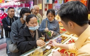 Giá vàng biến động mạnh, nhà đầu tư thận trọng trước sức nóng của vàng