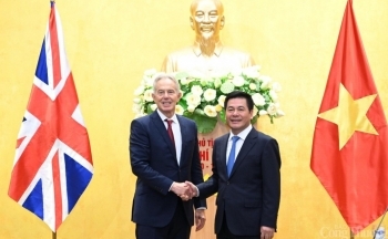 Bộ trưởng Nguyễn Hồng Diên làm việc với cựu Thủ tướng Vương quốc Anh