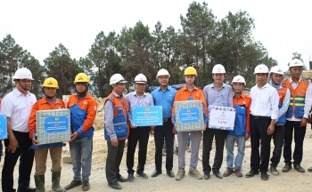 Tổng Liên đoàn Lao động Việt Nam động viên người lao động tham gia thi công đường dây 500kV mạch 3