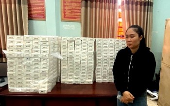 Phú Yên: Bắt người phụ nữ cùng 2.800 bao thuốc lá lậu