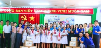 Công đoàn và Đoàn thanh niên PV GAS: “Trao một cuốn sách, tặng một tương lai”