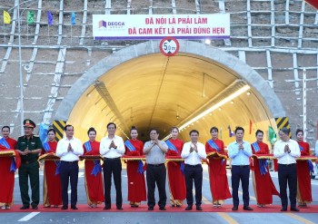 Thủ tướng Phạm Minh Chính cắt băng khánh thành cao tốc Cam Lâm - Vĩnh Hảo