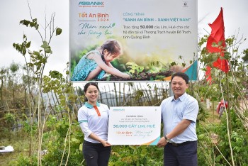 ABBANK thành công gây quỹ 50.000 cây gỗ lớn cho các gia đình khó khăn tại Quảng Bình