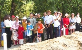 Chuyến về nguồn đầy niềm tự hào của người thân Anh hùng Nguyễn Văn Bạch