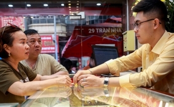 Giá vàng tăng cao chưa từng có, người dân nên thận trọng mua vàng đầu tư