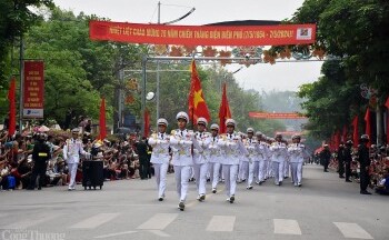 Vạn quân hùng cùng pháo, trực thăng tổng duyệt trước ngày kỷ niệm Chiến thắng Điện Biên Phủ