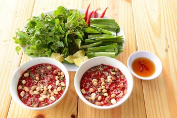 Thái Bình: Nhiều người nhập viện, 1 người tử vong sau bữa cỗ tiết canh dê