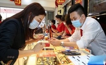 Giá vàng miếng tăng dữ dội lên mức cao nhất lịch sử, nhà đầu tư thận trọng khi mua vàng