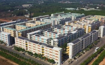 Giá nhà trung tâm xa tầm với, khách trẻ 