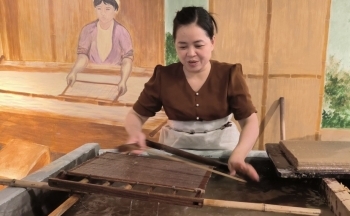 Hà Nội xây dựng điểm du lịch phục dựng nghề làm giấy Dó Kẻ Bưởi xưa