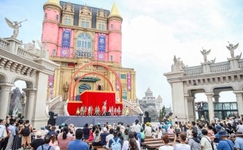 Ngôi sao khách mời của The Ellen Show cùng dàn nghệ sĩ huyền thoại biến Bà Nà thành “thánh địa nghệ thuật”