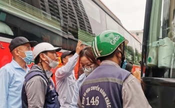 Bát nháo xe khách, xe ôm đón trả khách tại bến xe Mỹ Đình