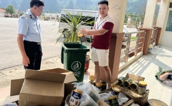Lạng Sơn: Tiêu hủy 240 sản phẩm là thực phẩm sữa hộp không rõ nguồn gốc, xuất xứ
