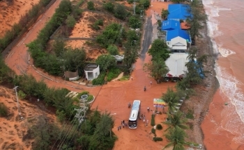 Bình Thuận ra chỉ đạo khẩn sau sự cố lũ cát