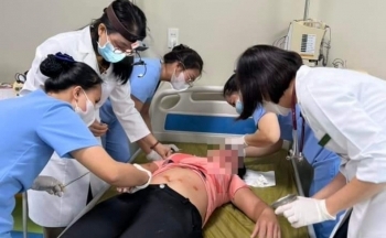 Hải Phòng: Phá tổ ong ở một khách sạn, nhiều người bị đốt nhập viện