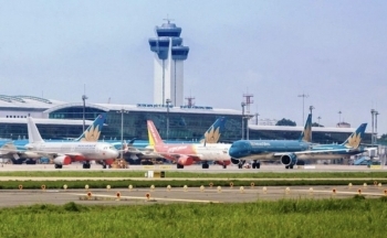 Một vé máy bay “cõng” 20 loại thuế phí, chuyên gia nói gì?