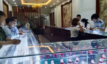 Hà Nam: Phát hiện, xử phạt doanh nghiệp kinh doanh nhẫn, bông tai Chanel giả