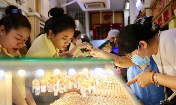 Giá vàng sập mạnh, nhà đầu tư lỗ hơn 6 triệu đồng mỗi lượng