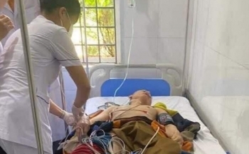 Người đàn ông đi theo ông Thích Minh Tuệ tiếp tục phải chuyển viện, khó qua khỏi