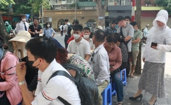 Hà Nội: Người dân đổ xô đi mua “vàng bình ổn giá” trong ngày đầu tiên