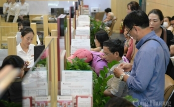 Mua vàng đầu tư lỗ cả triệu đồng, chuyên gia khuyến cáo ''bình tĩnh để bảo vệ tài sản''