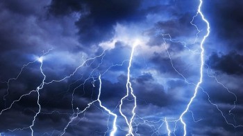 Sáng 5/6, chỉ trong 3 tiếng, Hà Nội hứng chịu 10.212 cú sét đánh