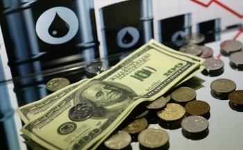 Giá dầu thế giới “lao dốc” trong bối cảnh OPEC+ gia hạn cắt giảm sản lượng