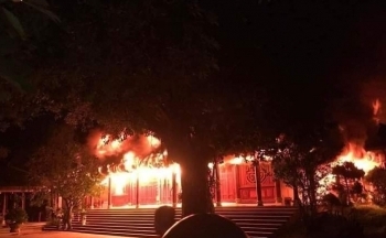 Cháy chùa Thiền Lâm trong đêm, lửa đỏ rực cả vùng trời