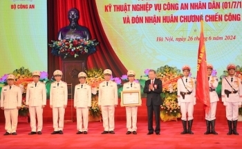 Chủ tịch nước trao Huân chương Chiến công hạng Nhì cho lực lượng Kỹ thuật nghiệp vụ Công an nhân dân