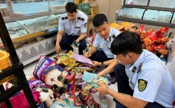 Cao Bằng: Tạm giữ trên 220 sản phẩm thực phẩm nhập lậu tại phường Sông Bằng