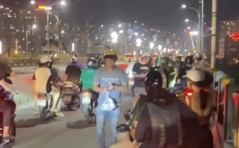 Hà Nội: Nghi có người nhảy cầu Vĩnh Tuy, để lại thư tuyệt mệnh với đôi dép và số điện thoại