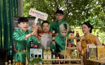 Chợ phiên OCOP Hương vị An Giang: 4 tiếng bán 22,8 tấn gạo nhờ LIVE TikTok