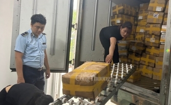 Tuyên Quang: Tiêu hủy gần 5 tấn chân gà đông lạnh không rõ nguồn gốc
