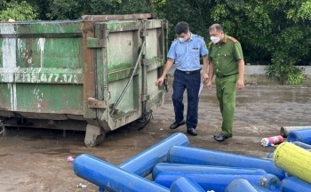 Hà Nội: Tiêu hủy 398 bình khí N2O không rõ nguồn gốc xuất xứ
