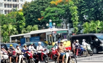 Dự báo thời tiết hôm nay ngày 12/7/2024: Ngày nắng nóng, có mưa dông; trên biển có dông mạnh