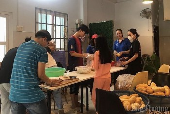 TP. Hồ Chí Minh: Mô hình cơm 'treo' - những bữa cơm tình người