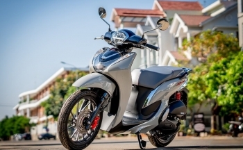 Giá xe Honda SH Mode Xám xi măng mới nhất ngày 18/7/2024: SH Mode phiên bản thể thao cao cấp nhất
