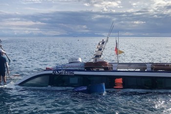 Quảng Nam: Cano du lịch bị chìm, cứu nạn kịp thời 23 thuyền viên, hành khách