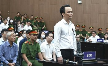 Thợ may ký hợp đồng 360 tỷ đồng theo lời em gái Trịnh Văn Quyết: 