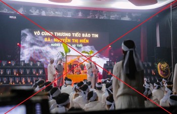 Phẫn nộ 'Boss mỹ phẩm' tự tổ chức đám ma, nằm trong quan tài để trải nghiệm