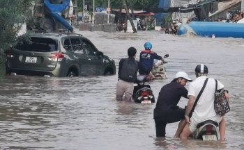 Hà Nội: Đại lộ Thăng Long tê liệt, hàng loạt ô tô chết máy, quay xe