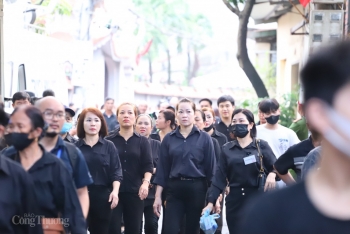 Chùm ảnh: Người dân tới viếng Tổng Bí thư Nguyễn Phú Trọng tại quê nhà Đông Anh (Hà Nội)