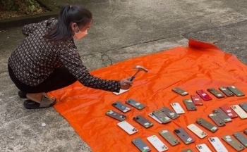 Vĩnh Phúc: Tiêu hủy 40 chiếc điện thoại di động Iphone tang vật vi phạm trị giá hơn 400 triệu đồng
