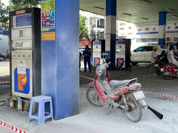 Khánh Hoà: Xác minh thông tin một người đàn ông đốt cây xăng ở Nha Trang