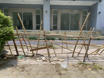 Hà Nội: Nhếch nhác khu tái định cư trên 'đất vàng' bị bỏ hoang