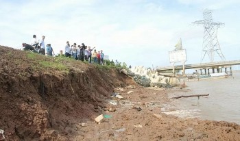 Chủ tịch tỉnh Bạc Liêu chỉ đạo khẩn sau sự cố sạt lở đê biển Đông