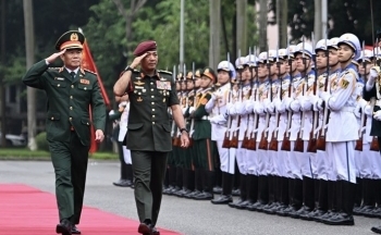 Lễ đón Tư lệnh Lực lượng Quốc phòng Malaysia thăm chính thức Việt Nam
