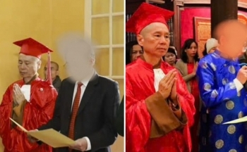 Cộng đồng mạng “đào lại” cảnh ông Thích Chân Quang làm lễ vinh quy bái tổ sau nhận bằng Tiến sĩ Luật
