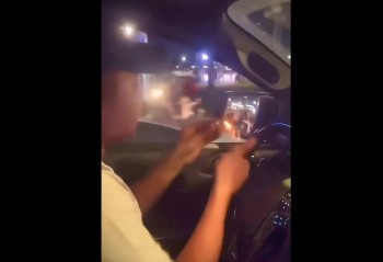 TP. Hồ Chí Minh: Phẫn nộ với clip nam thanh niên vừa lái ô tô vừa đốt pháo ném xuống đường